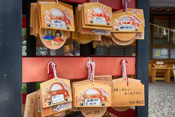 函館市 北海道函館市の湯倉神社に吊るされている日本の奉納銘板 有名な史跡です — ストック写真
