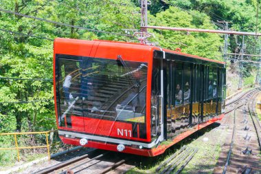 Wakayama, Japonya - Koya, Wakayama 'daki Nankai Kablo Hattı (Koyasan Kablo Hattı). Nankai Kablo Hattı Nankai Elektrik Demiryolu tarafından kullanıldı..
