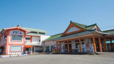 Wakayama, Japonya - Nachikatsuura, Wakayama, Japonya 'daki Nachi İstasyonu. İstasyon JR West tarafından işletiliyor..
