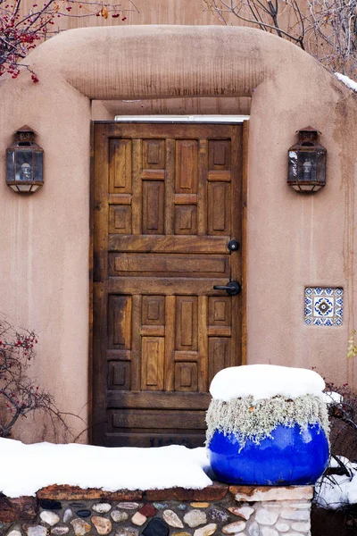 Ahşap dış giriş yoluna Santa Fe, New Mexico
