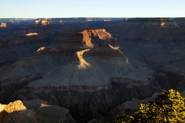 Akşam güneşi Grand Kanyon Milli Parkı, Arizona'da batarken