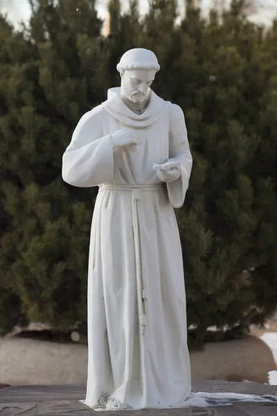 San Francisco De Asis heykeli fornt Taos, New Mexico onun adaşı Kilisesi önünde içinde.