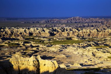 Tepeler ve kuleler Badlands Ulusal Park Güney Dakota, Buffalo Gap otlaklar aşındırıyor
