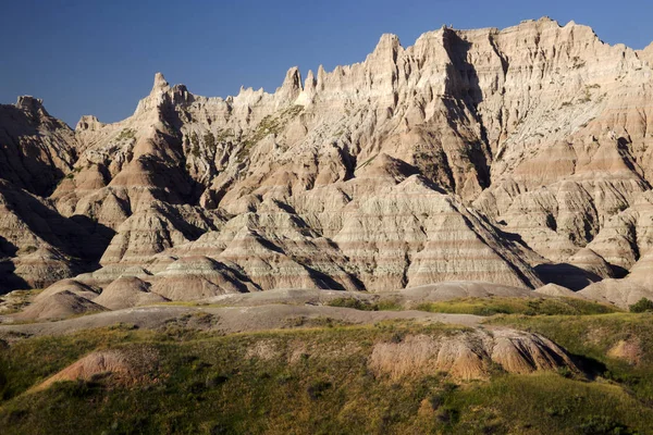 Tepeler ve kuleler Badlands Ulusal Park Güney Dakota, Buffalo Gap otlaklar aşındırıyor