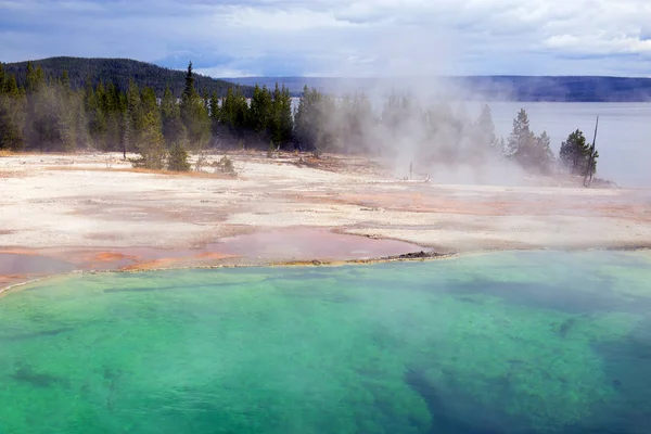 West Thumb Géiser Cuenca Cobre Verde Parque Nacional Yellostone Wyoming — Foto de Stock