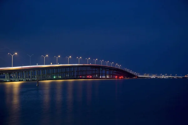 Kraliçe Isabella Memorial Köprüsü mavi saat sonra Port Isabel