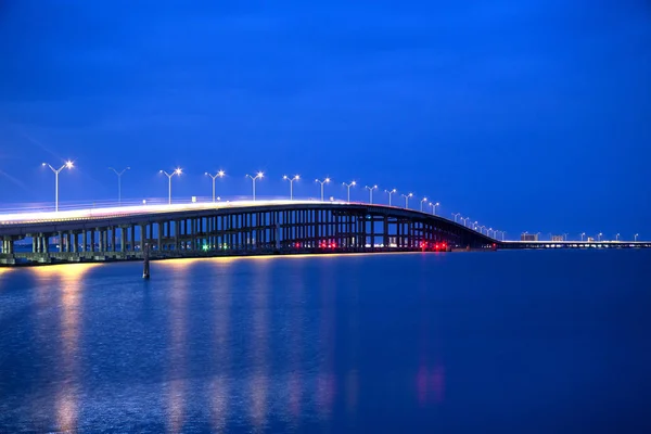 Kraliçe Isabella Memorial Köprüsü mavi saat sonra Port Isabel