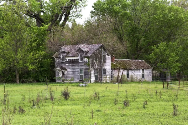 Kansas Flint Hills 'teki Kırsal Eski Çiftlik Evi