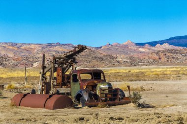 Utah 'taki Resif Ulusal Parkı' nda eski su sondaj platformu.