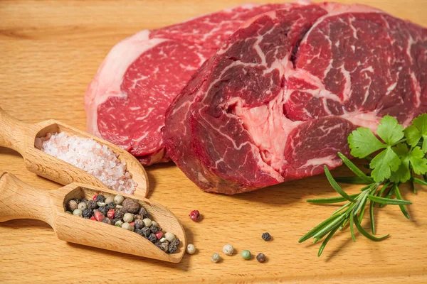 Dos Crudo Seco Envejecido Entrecote Vista Superior Primer Plano — Foto de Stock