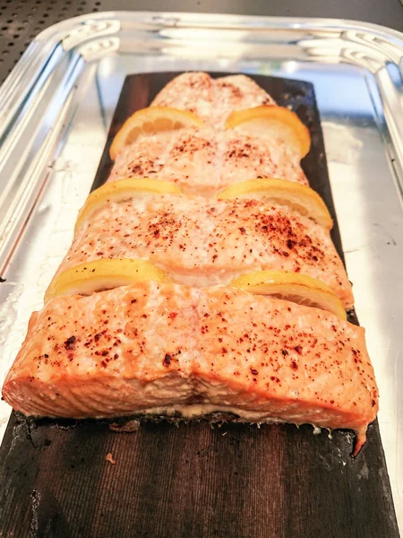 Grilled whole salmon side fillet with lemon — Stock Photo, Image