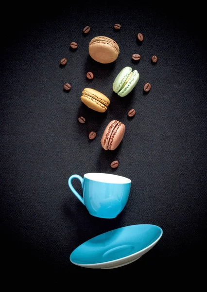 Smakelijke gekleurde Macarons in grappige stijl — Stockfoto