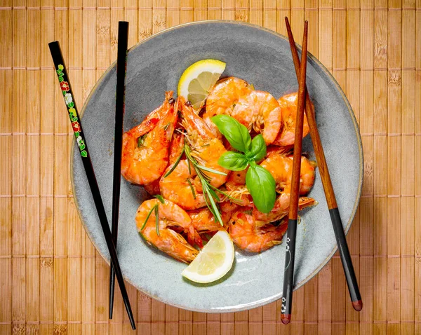 Delicious rose crevettes with chopsticks — Stock Photo, Image
