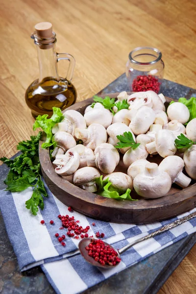 Funghi Champignon Freschi Sul Tavolo Legno — Foto Stock