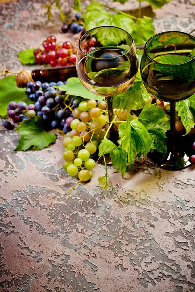 Glasses Wine Different Types Grape Table — Stock Photo, Image