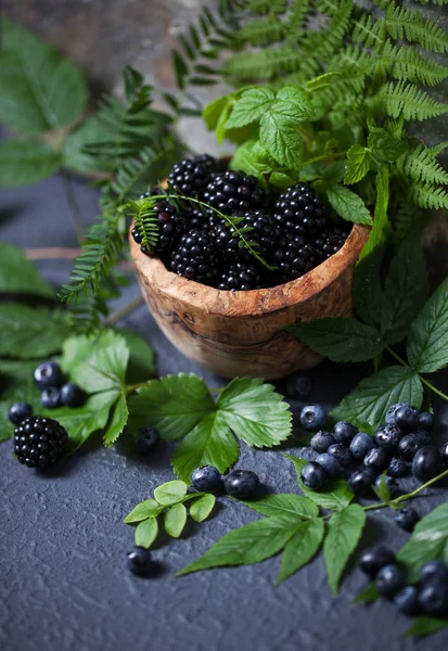 Fresh Blackberries Blueberries Green Leaves Wooden Bowl — Stock Photo, Image