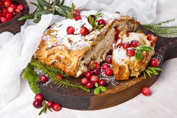 Heerlijke Cranberry Pie Met Verse Cranberries Kruiden Voor Kerstmis Houten — Stockfoto