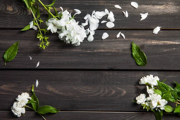 Białe Kwiaty Jaśminu Podłoże Drewniane Arabian Kwiaty Jaśminu — Zdjęcie stockowe