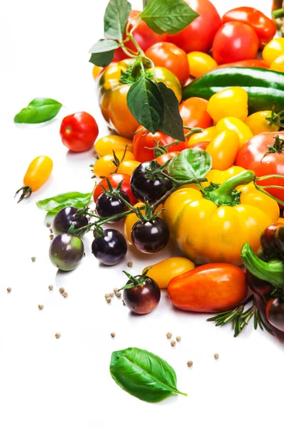 Tomates Verduras Surtidos Aislados Sobre Fondo Blanco Foto Para Diseño —  Fotos de Stock