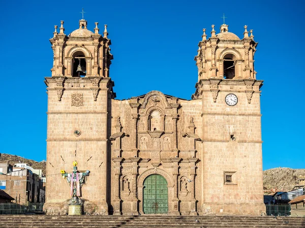 Puno Katedrali, simgesel yapısının: Puno, Peru.