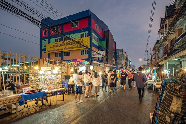 Chiang Mai Tajlandia Mar 2019 Turyści Zakupy Wokół Sobotni Targ — Zdjęcie stockowe