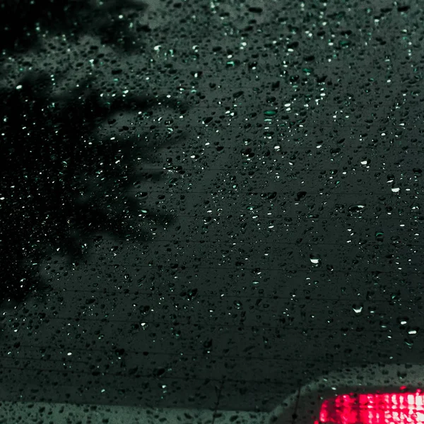 Mouillé Pluie Fenêtre Arrière Une Voiture — Photo