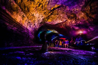 Jeju, Güney Kore - Nisan 8,2018: The Cave Manjanggul dünyanın en iyi lav tünelleri biridir ve Unesco Dünya Mirası olduğu belirlenen bir doğal anıt.