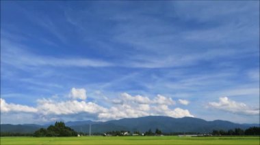 bulutlar zaman atlamalı mavi gökyüzü manzara