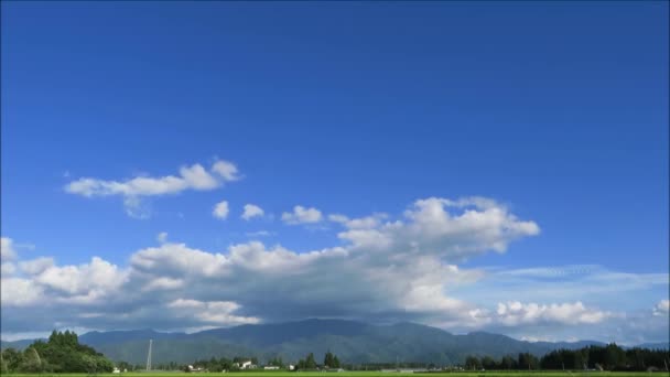 Zaman Atlamalı Mavi Gökyüzü Bulutlar Dağlar — Stok video