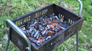 Barbekü kömür yangın duman