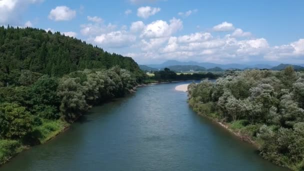 Luchtfoto Prachtig Natuurschoon Blauwe Hemel Rivier Berg — Stockvideo