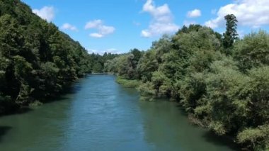 havadan görünümü, harika doğal sahne, mavi gökyüzü, nehir, dağ