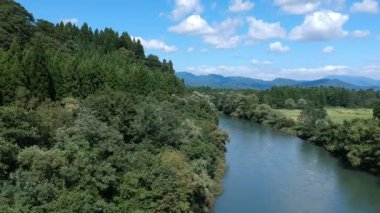 havadan görünümü, harika doğal sahne, mavi gökyüzü, nehir, dağ