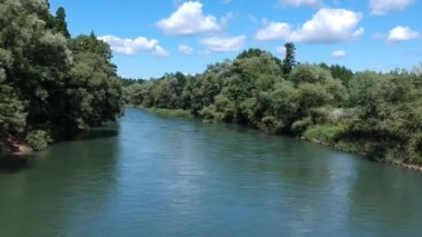 havadan görünümü, harika doğal sahne, mavi gökyüzü, nehir, dağ