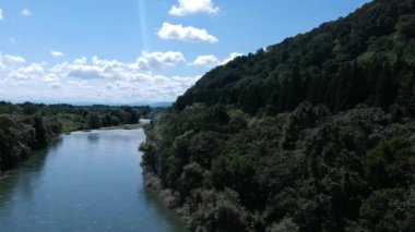 havadan görünümü, harika doğal sahne, mavi gökyüzü, nehir, dağ