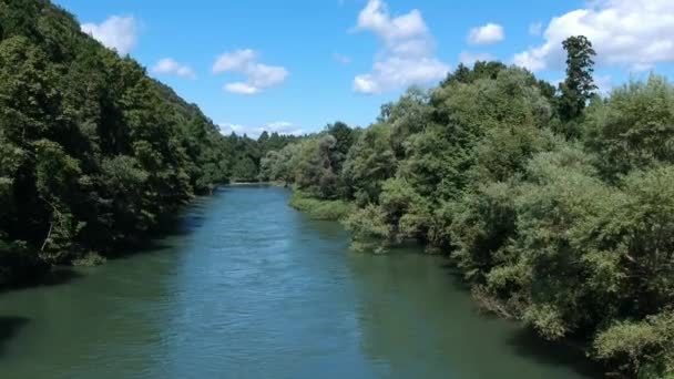 Luftaufnahme Wunderbare Naturkulisse Blauer Himmel Fluss Berg — Stockvideo