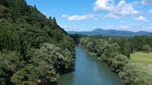 Luchtfoto Prachtig Natuurschoon Blauwe Hemel Rivier Berg — Stockvideo