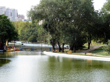 Eğlence Parkı güneşli yaz sonunda