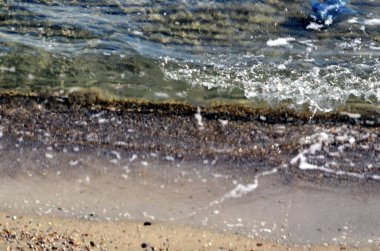 Deniz kenarında dalgalar