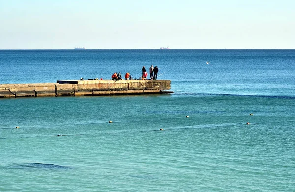 Glückliche Fischer Blicken Wochenende Auf Die Seebrücke — Stockfoto