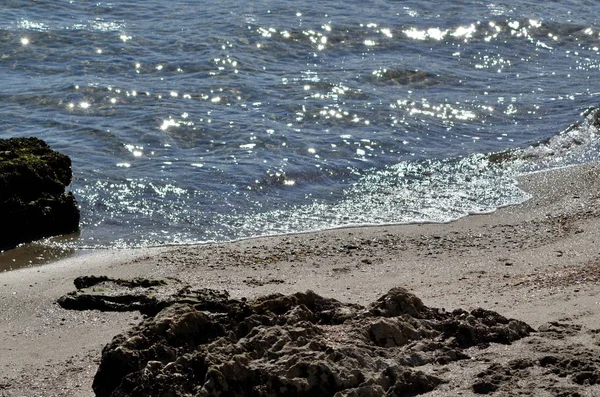 Sea Waves Stones Sandy Seashore — Stock Photo, Image