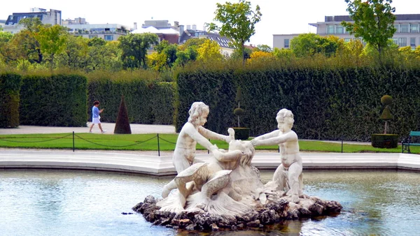 Viena Austria 2019 Esculturas Centro Del Patio Estanque Patio Belvedere — Foto de Stock