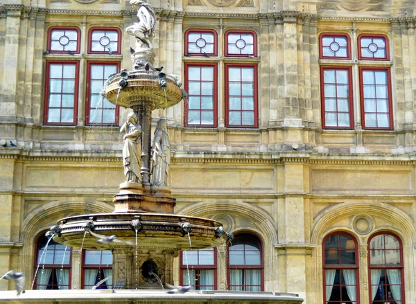 Viena Austria 2019 Vista Composición Escultórica Antigua Fuente Frente Teatro —  Fotos de Stock