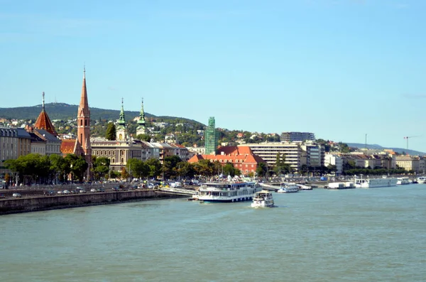 Boedapest Hongarije 2019 Uitzicht Vanaf Donau Naar Heuvels Helft Van — Stockfoto