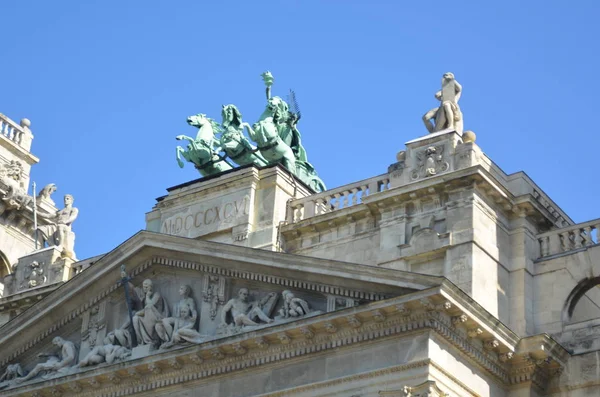 Budapest Hongarije 2019 Mdcccxcvi Inscriptie Onder Het Driehoekige Dak Van — Stockfoto