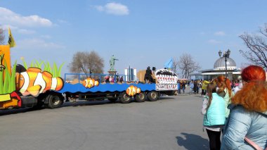 Odessa, Ukrayna - 04 01 2019: Comedyad adlı komedyad grubunun dekore edilmiş araba şovu