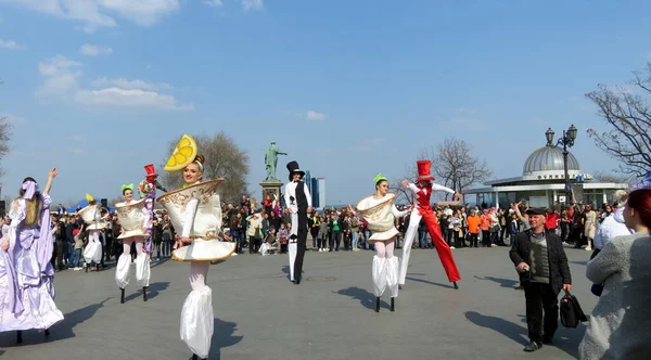 Odessa Ucrania 2019 Princesas Muñecas Con Túnicas Blancas Payasos Brillantes —  Fotos de Stock