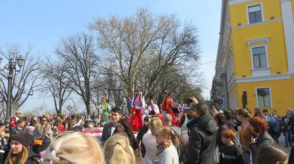 Odessa Ukrajina 2019 Dav Slavnostních Lidí Bulváru Oděse Den Smíchu — Stock fotografie