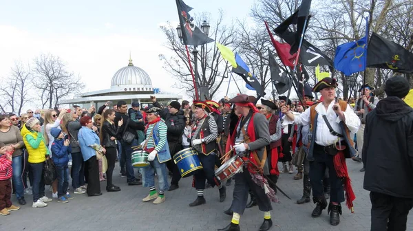 Odessa Ukrajina 2019 Středověcí Válečníci Kostýmní Piráti Přehlídka Počest Dne — Stock fotografie