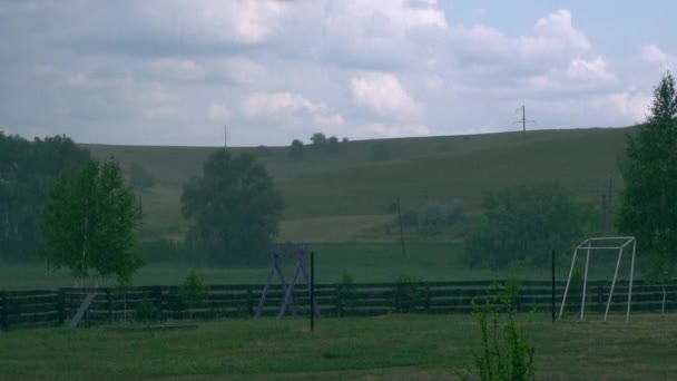 Regentag in der Naturlandschaft — Stockvideo